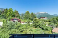 Large, comfortable and very quiet apartment in the center of Kaltern with garage & elevator