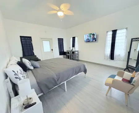 CARTeas Cozy Caribbean 2-Bedroom Suite Apartment, Centrally Located in Anguilla