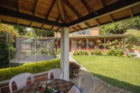 Spacious 5-bedroom villa in Guarne-15 min from airport Jose Maria Cordova Hotels in Guarne