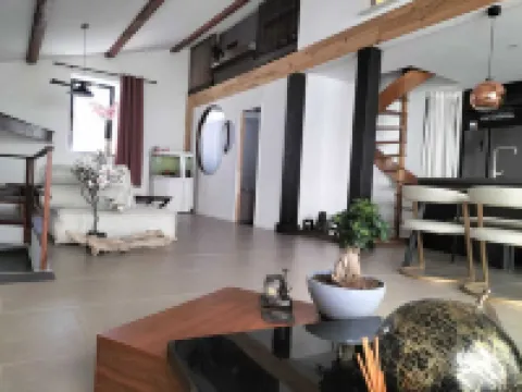 Spacious, comfortable loft 10 min from Avignon and St Remy de Provence.