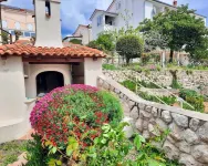 2-bedroom apartment beachfront with perfect sea view delightful Padova II Hotels in Općina Rab