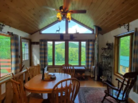 "Pleasant Brook Cottage" near Roxbury Village - Woods, Streams, Wi-fi, sleeps 6