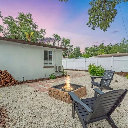 Coastal Luxury 7mi to Anna Maria Private Cottage
