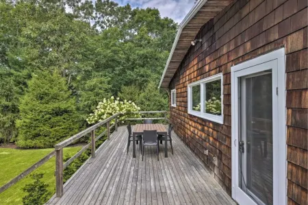 Architectural cabin, salt water pool, fire pit, 3 blocks from bay, private