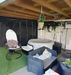 Large single-storey apartment with garden near beach