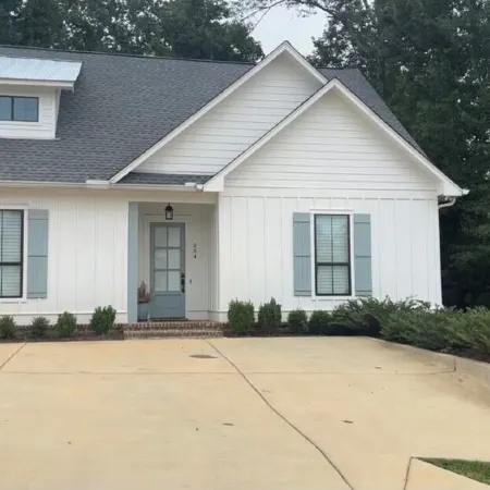 Luxury Bulldog Cottage!