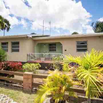 3-bedroom house 5 minutes from Sheraton Mall, AC, WiFi. 10 mins from Beaches Hotel Exterior