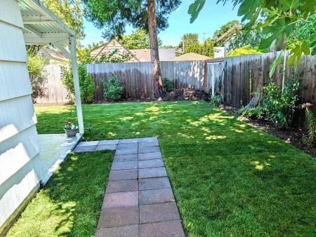 Open plan 3-bedroom house with AC, WiFi in charming Salem neighborhood