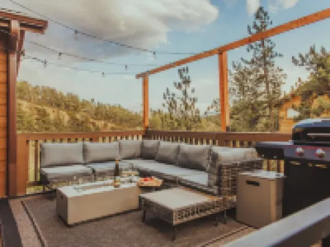 3-bedroom chalet in enchanting Bailey, Walk to town, Game Room, BBQ Hotels in Bailey