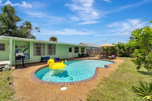 2 Kitchens + Pool + Ping-Pong + Corn Hole + BBQ + Next to Venice Downtown