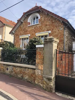 Ermont architect-designed house 20 minutes from Paris Hotels in Ermont