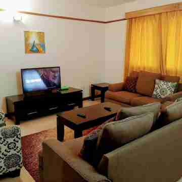 Evergreen Apt; a 3 BR flat in a great location Others