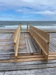 Beautiful Beach Cottage steps away from private Moody Beach!