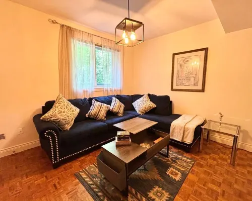 Cozy One Bedroom Basement Apt with Free Parking Hotels in Markham