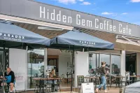 Family retreat close to beach, 2 min to dog park. Hotels in Tugun