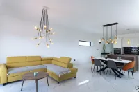 Villa Grey, spectacular views over all central Dalmatian islands Hotels in Vinišće