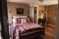 Solomon Ely Homestead - Charming Pittsfield Stay
