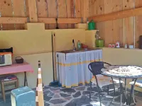 THE OLD WOMAN'S HOUSE Hotele w: Nava