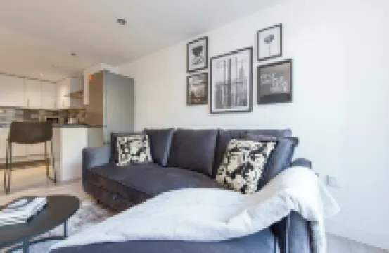 Stylish Luxe Apartment in Crayford