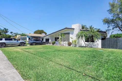 Enchanted Lake House Miami - Spacious 4-bedroom house in Miami with AC, WiFi