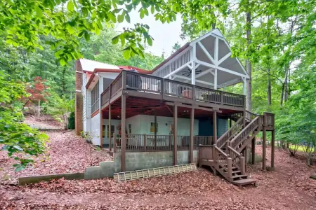 Red Roof Cottage on Lake Lanier