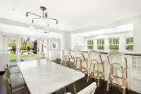 Renovated Bellport Village home 벨포트 호텔