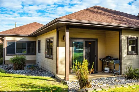 Manifest Mountains 3-bedroom 2-bathroom retreat in Red Lodge, Montana