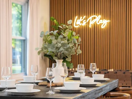 Spacious 4BR Retreat Near Parks & Downtown