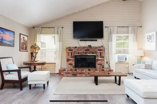 Rancho Santa Fe gated residence