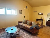 Charming studio in brilliant Philomath with AC, WiFi Hotels in Benton County