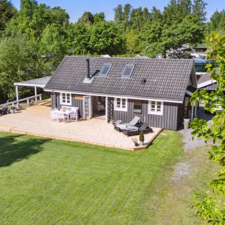 "Veljan" - 1.2km from the sea Hotels in Vig
