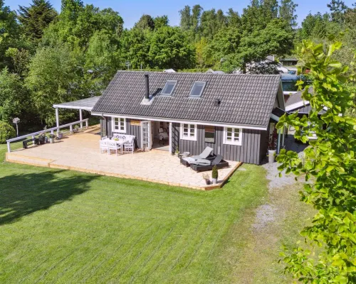 "Veljan" - 1.2km from the sea Hotels in Vig