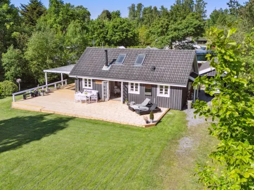 "Veljan" - 1.2km from the sea Hotels in Vig