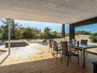 "Hariet" - 600m from the Sea