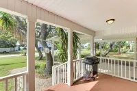 2 Mi to Mashes Sands Beach: Quiet Home w/ Dock! - parking