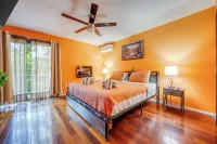 Stunning! Pocono Escape! HotTub Sauna Pool Ski Pet-Friendly Fireplace Fishing