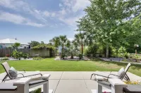 Custom Coastal Getaway in the Heart of Long Beach, stroll to beach and dining Hotels in Long Beach