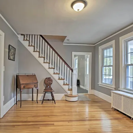 Beautiful Lenox Home, 3 Mi to Shakespeare and Co!