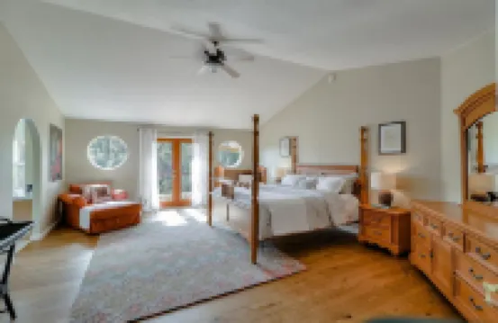 4000 sq ft Lakeside Escape Near Yosemite With Private Dock and Lake Access