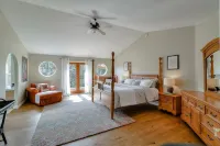 4000 sq ft Lakeside Escape Near Yosemite With Private Dock and Lake Access