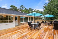 Airy 5br home w/pool, outdoor living, game room