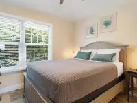 Beach House Getaway - Kayaks - 2Br 2.5BA Coastal Villa Hoteles en Duck Key