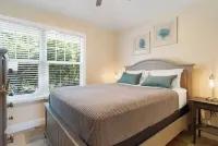 Beach House Getaway - Kayaks - 2Br 2.5BA Coastal Villa