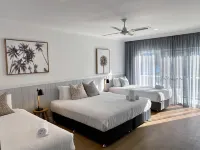 The Quarters, Ascend Hotel Collection Hotel di Forresters Beach