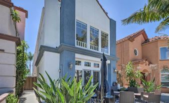 Oceanside Home w/ Rooftop Patio - Steps to Beach!