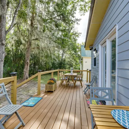 Inviting Quincy Cottage Walk to Historic Downtown