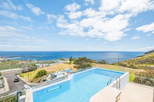 Villa Eastern Edge by Homie