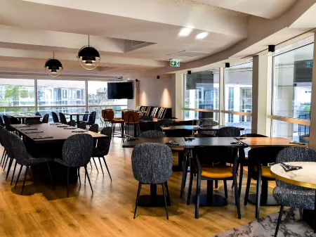 Mercure Lyon Centre Charpennes Parc de la Tête d'Or Отели рядом с достопримечательностью «Университет Клод Бернар Лион 1»