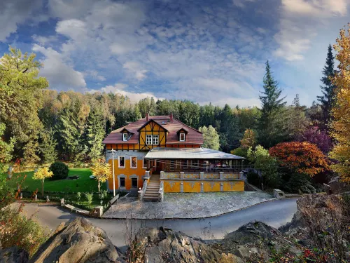 Villa Rotschoenberg im Tal der Freiberger Mulde - วิลล่า