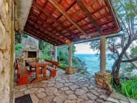 House Hidden Bay-One Bedroom Cottage with Terrace ans Sea View Hotels in Blato